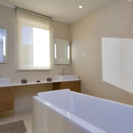 Villa Stunning Brac 5 Bedrooms Selca Brac 5 Metres To The Private Swimming Pool Selca *