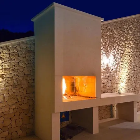 Stunning Brac 5 Bedrooms Brac 5 Metres To The Private Swimming Pool