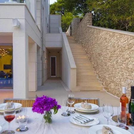 Stunning Brac 5 Bedrooms Brac 5 Metres To The *