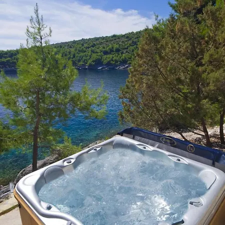 Stunning Brac 5 Bedrooms Brac 5 Metres To The Private Swimming Pool Willa *