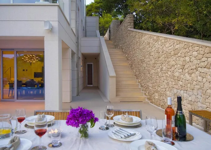 Stunning Brac 5 Bedrooms Brac 5 Metres To The *