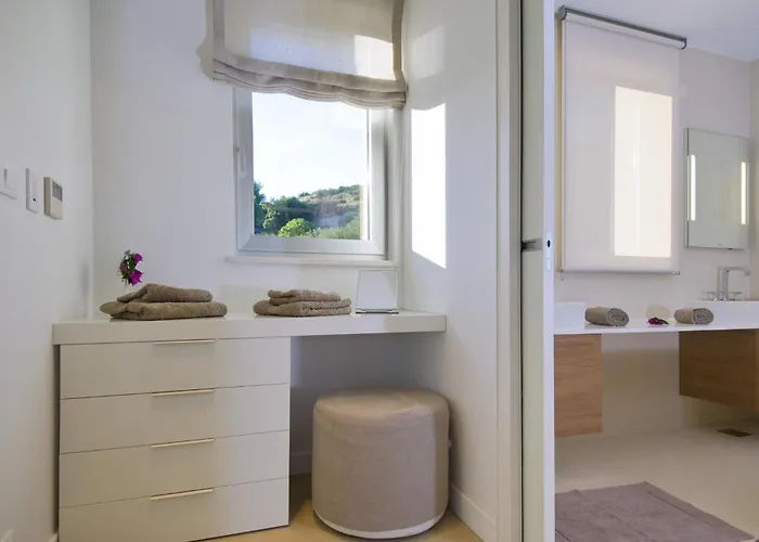 Stunning Brac 5 Bedrooms Brac 5 Metres To The * Selca (Brac)